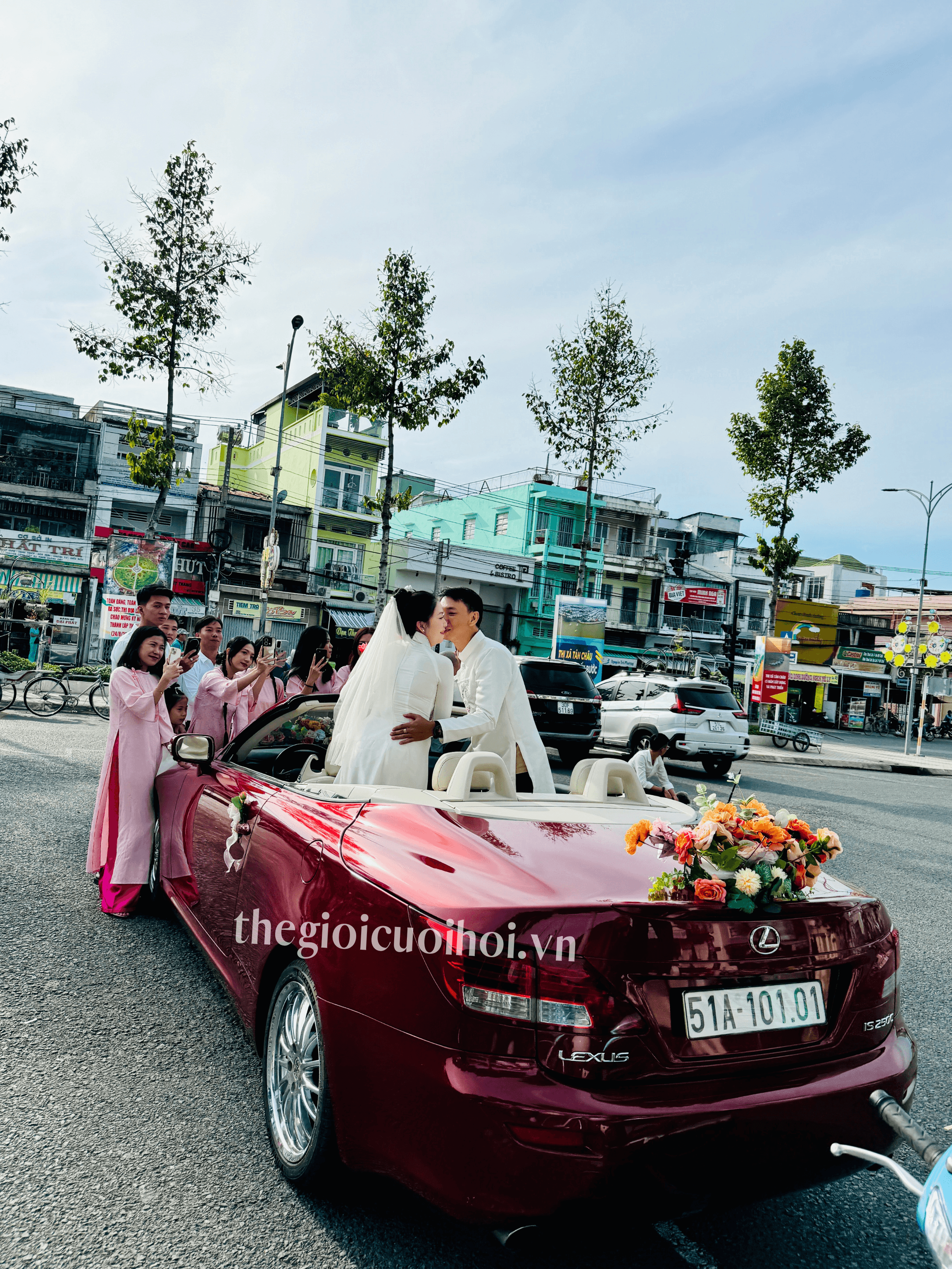 Dịch vụ xe cưới mui trần Lexus đỏ tại Hồ Chí Minh 8 Them tieu de 67